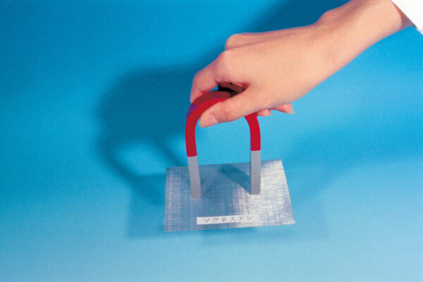 磁性を有するステンレス金網『マグネステン®』